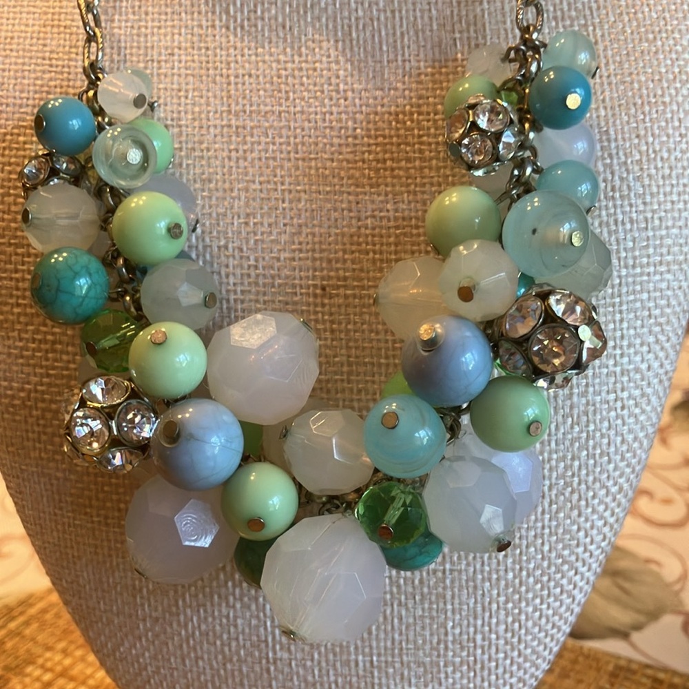 SEAFOAM GREEN  CLEAR  CRYSTALS NECKLACE